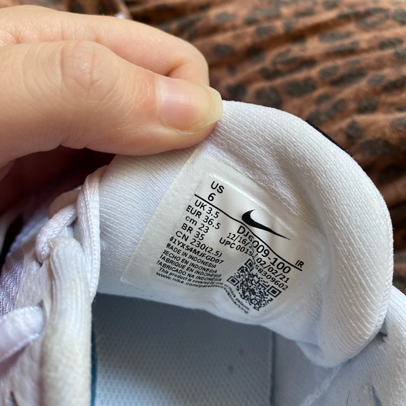 Nike Revolution 5 Women’s size 6 - VERY lightly worn - Picture 3 of 9